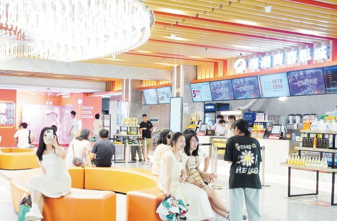 这个夏天，你“住”在电影院了吗