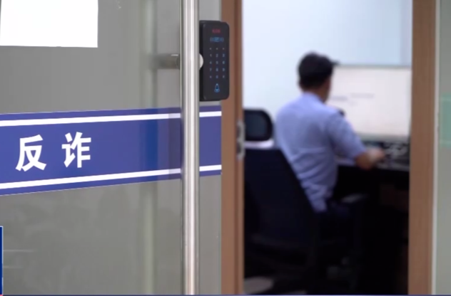 陌生快递引导扫码 "馅饼"还是"陷阱"？ 小心有诈！