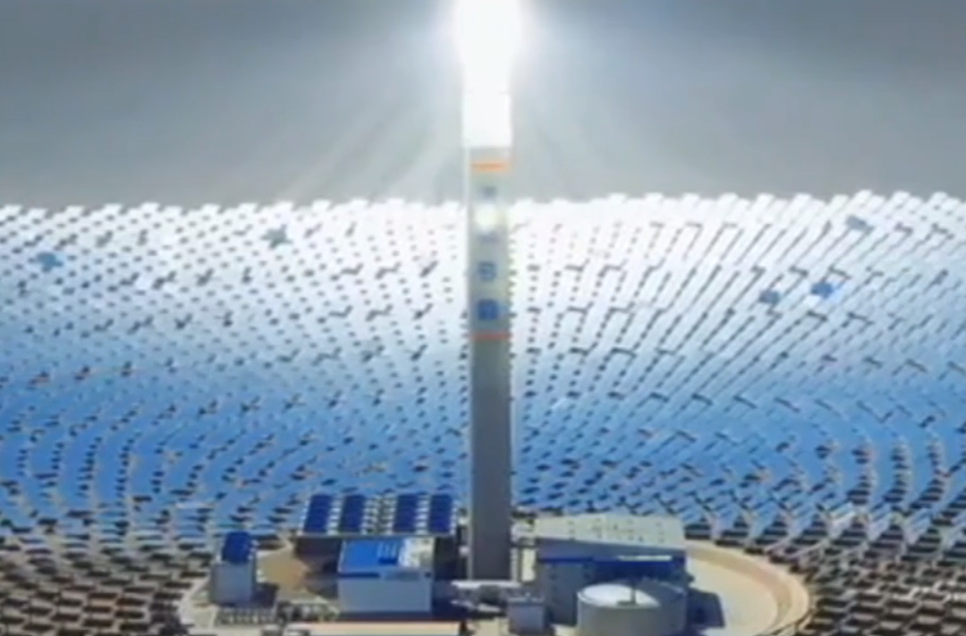 在敦煌戈壁看到1.2万面定日镜有多震撼！