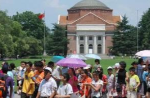 高校游有用吗”？专家：重“游”而非“学”难领略大学底蕴
