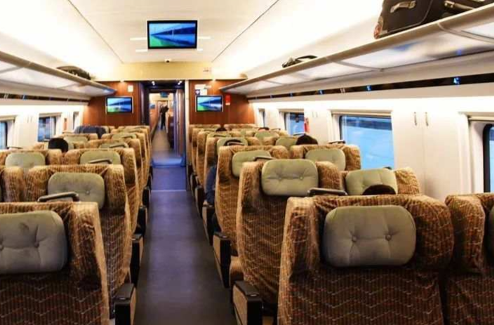 为什么高铁座位没有E？买火车票时，该如何选座？