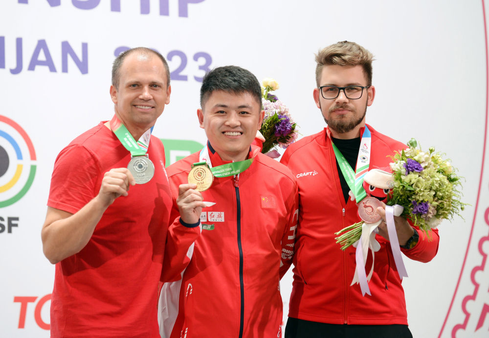 9环高居第一;他的决赛成绩是250.6环,以0.