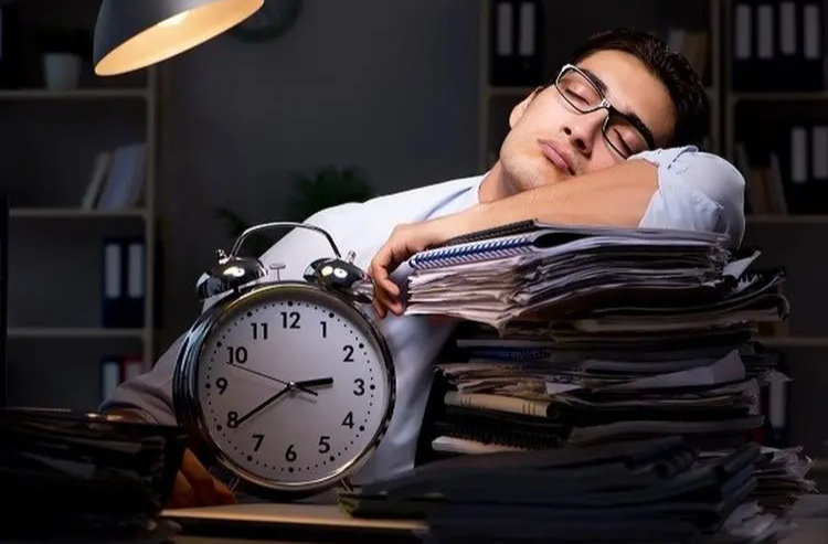 长期熬夜真的会“变傻”吗？