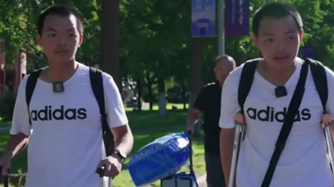 湖南双胞胎兄弟申致申泽入学清华航天航空学院