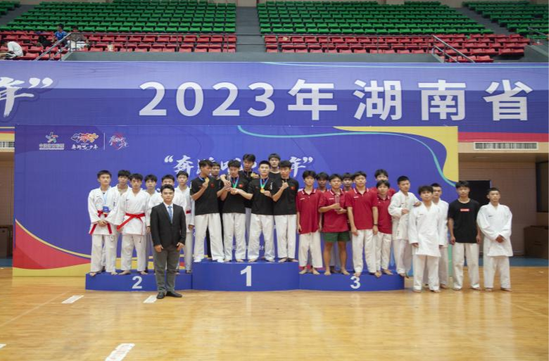 我省青少年锦标赛再添一员 首届青少年空手道锦标赛在郴州举行
