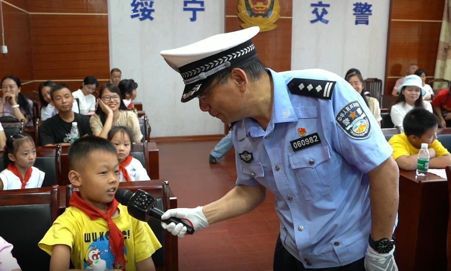 绥宁:点亮“七彩假期” 交通安全护童行_邵阳头条网