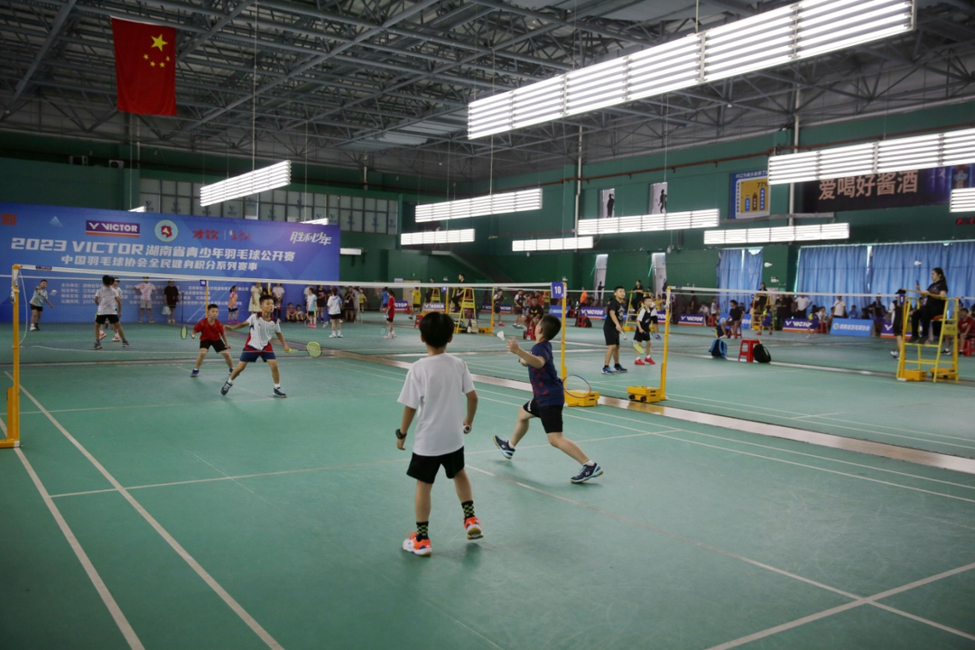 湖南羽协打造青少年系列赛事 2023“胜利少年”省青少年羽毛球公开赛挥拍