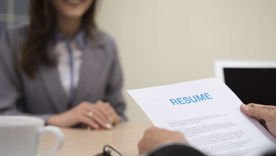 没想到，这届00后大一便开始卷实习了……