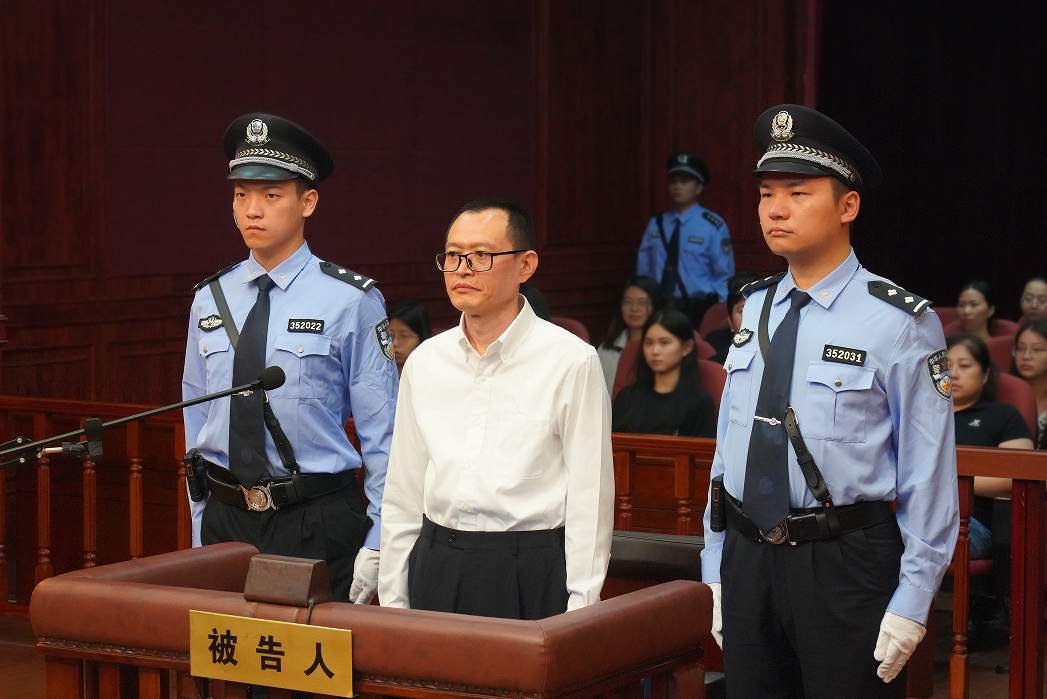 上海市人民检察院原检察长张本才一审被控受贿4832万余元