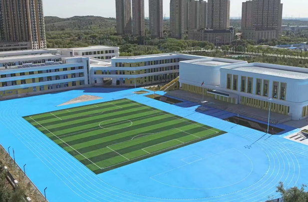 湘企建成13000平方米运动场，这所“家门口的学校”好锻炼！