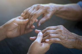 “不甘心进养老机构”，养老行业如何吸引年轻专业护理人才