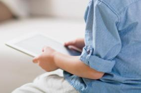 儿科专家：警惕过度屏幕暴露影响儿童语言发展