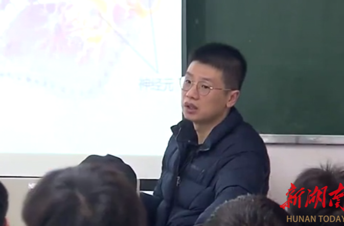 轮椅教授 张琼宇丨面对人生的波谷 势将逆境当顺境