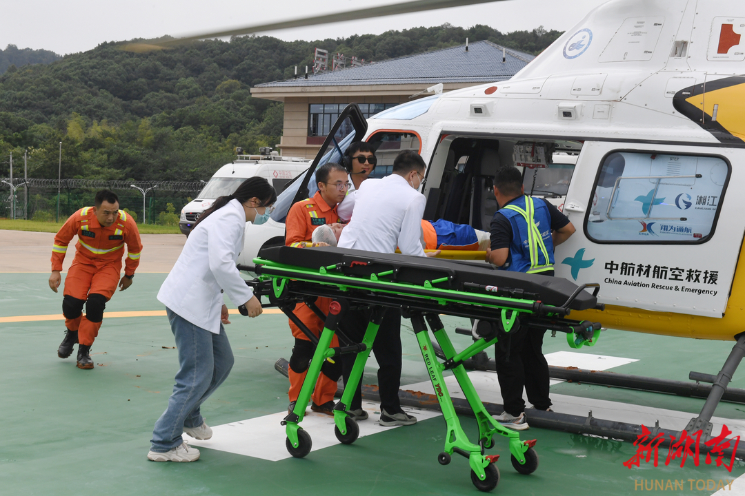 湖南省航空医疗救援应急演练在长沙举行