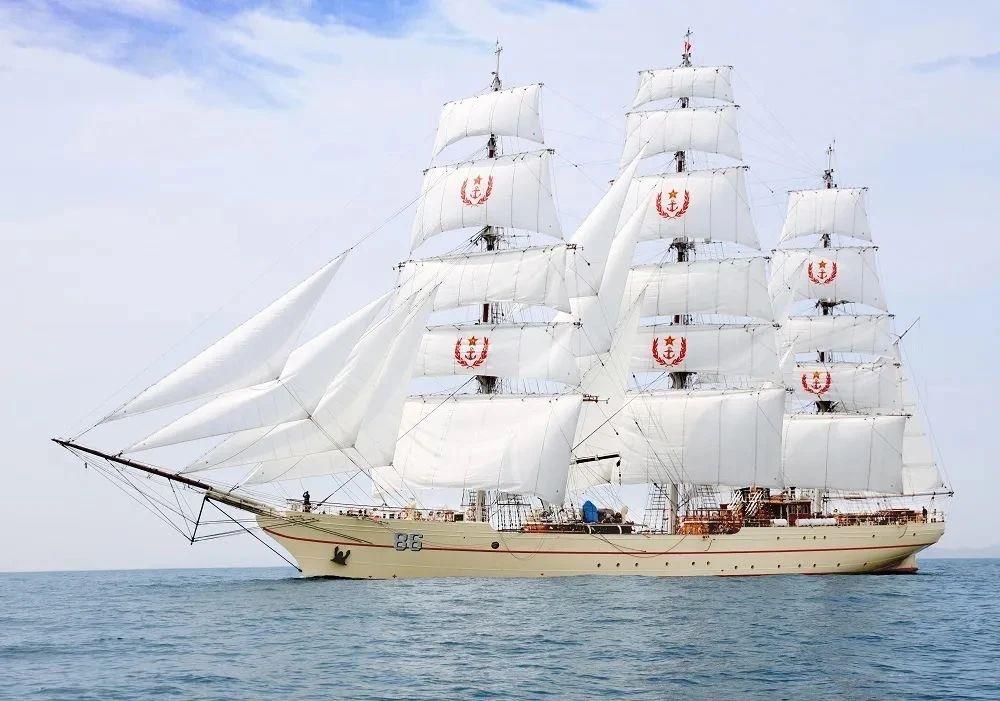 "破浪"号(资料图)风帆训练舰是指利用风帆获取动力供海军院校学酝和