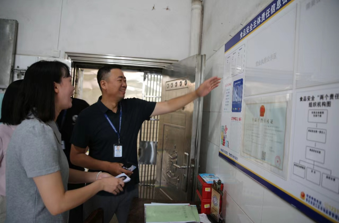 怀化洪江区：开展食品安全“两个责任”信息公示活动