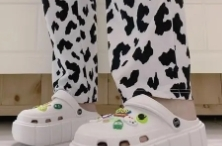 长期穿洞洞鞋，会让腿变弯？