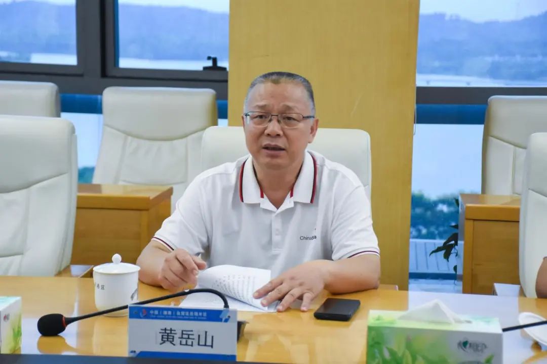 黄岳山表示,自贸区现代产业学院的设立,既完善了新港区的职业教育体系