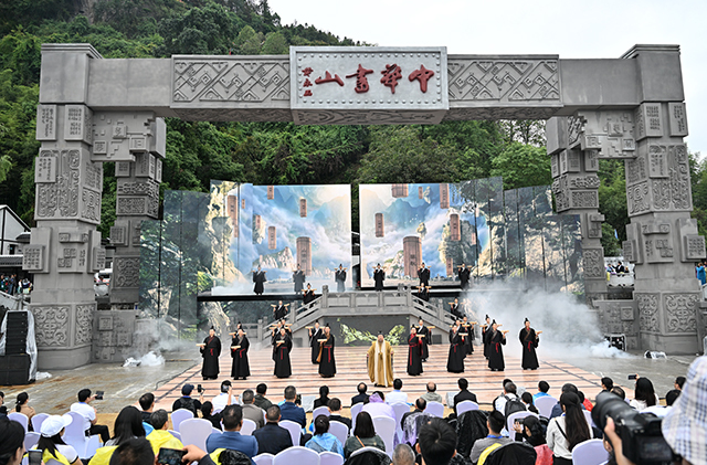 湖南日报要闻版头条︱旅发大会给怀化带来了什么