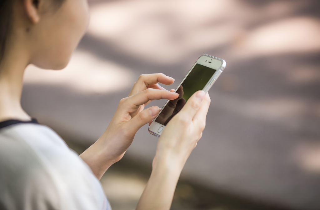 “我妈要和从未见过面的网友再婚” 警惕老年人线上交友骗局