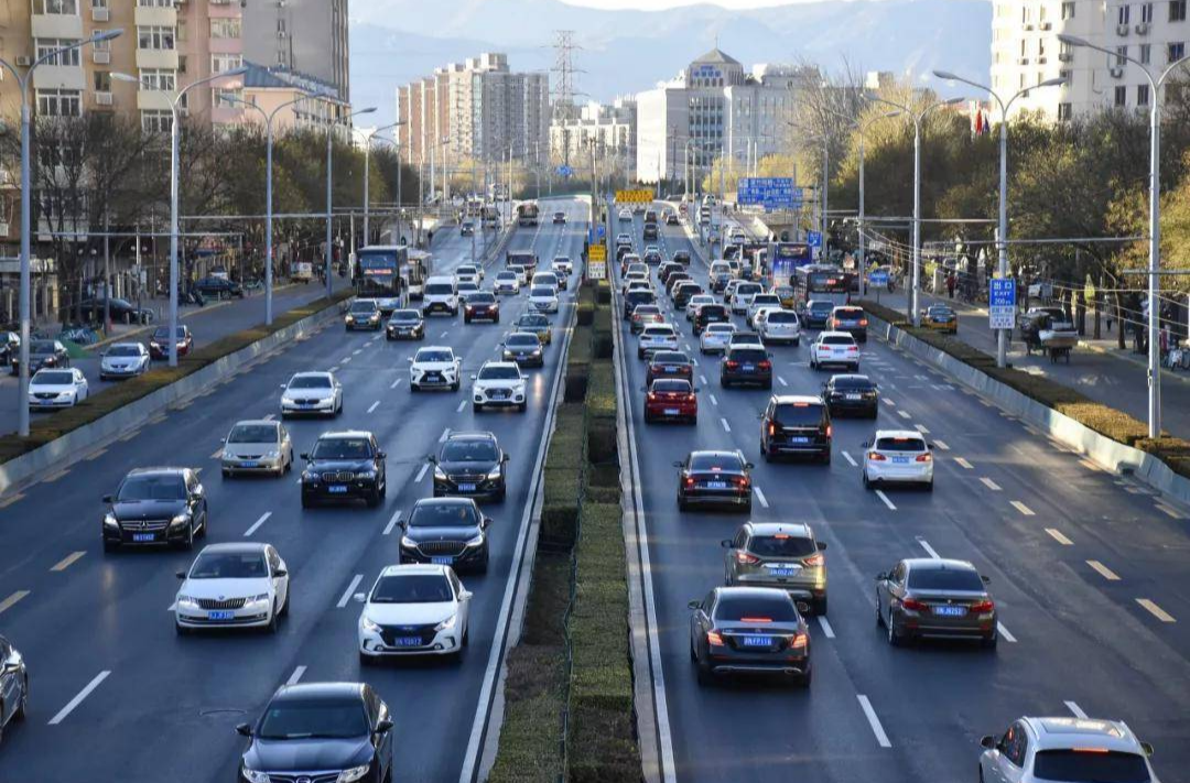 中秋国庆假期首日 全国主要道路交通安全形势平稳