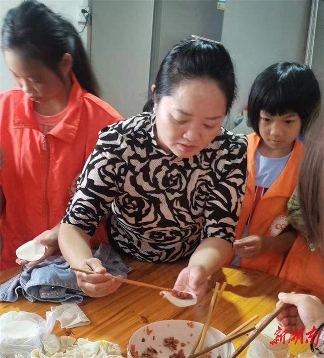 “书记妈妈”关爱留守儿童 用情陪伴成长_邵阳头条网