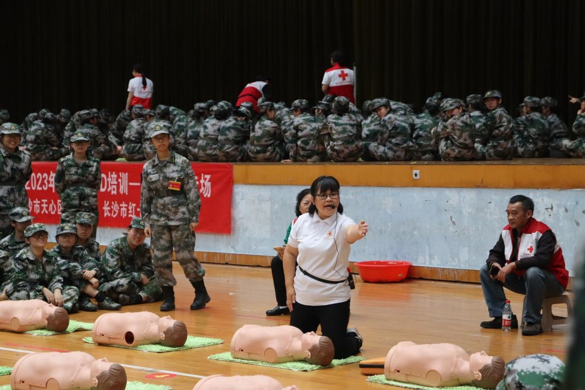 长沙理工大学开展第二次新生急救培训