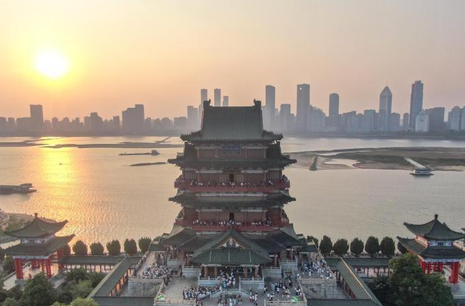 这届年轻人如何拒绝扫兴的旅游搭子？出行前宣誓，抱团交流