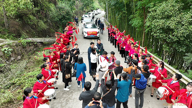 亚运会冠军回家，他是全村人的骄傲