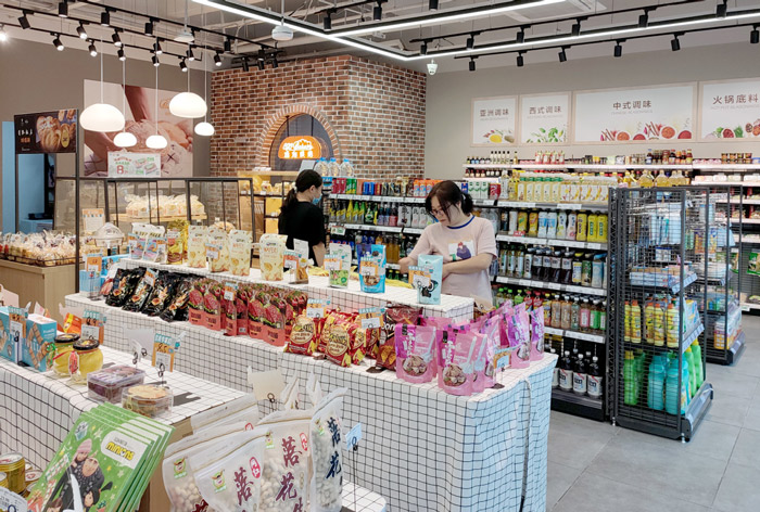 【双语财讯】中国便利店数量增长快 进一步向下沉市场发展
