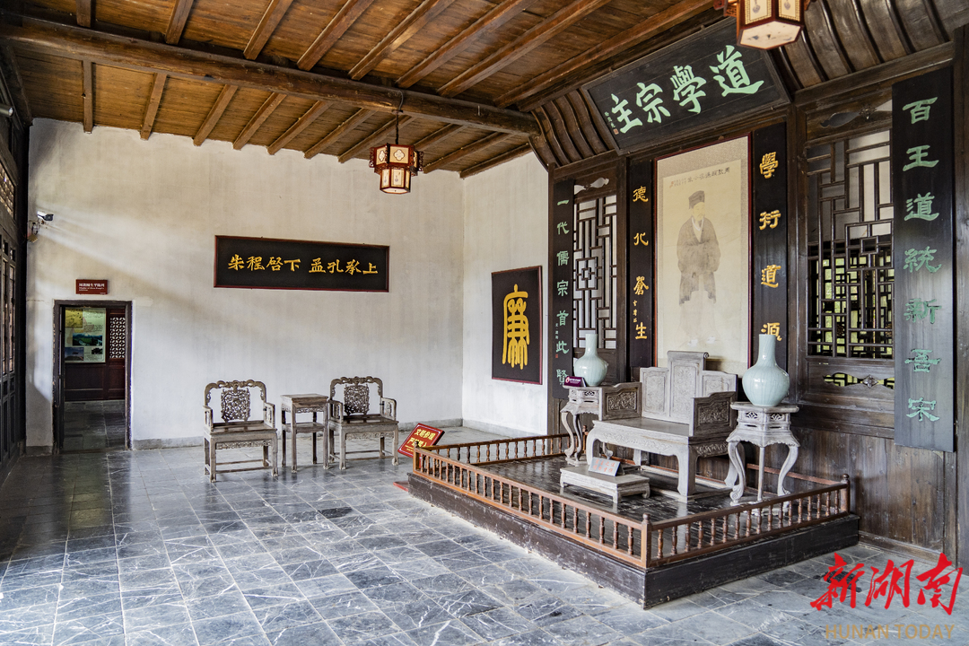 སྒྲོལ་མས་འཇིགས་པ་བརྒྱད་ལས་བསྐྱབས་པའི་ལོ་རྒྱུས་དཔེ་རིས་དང་བཅས་པ།