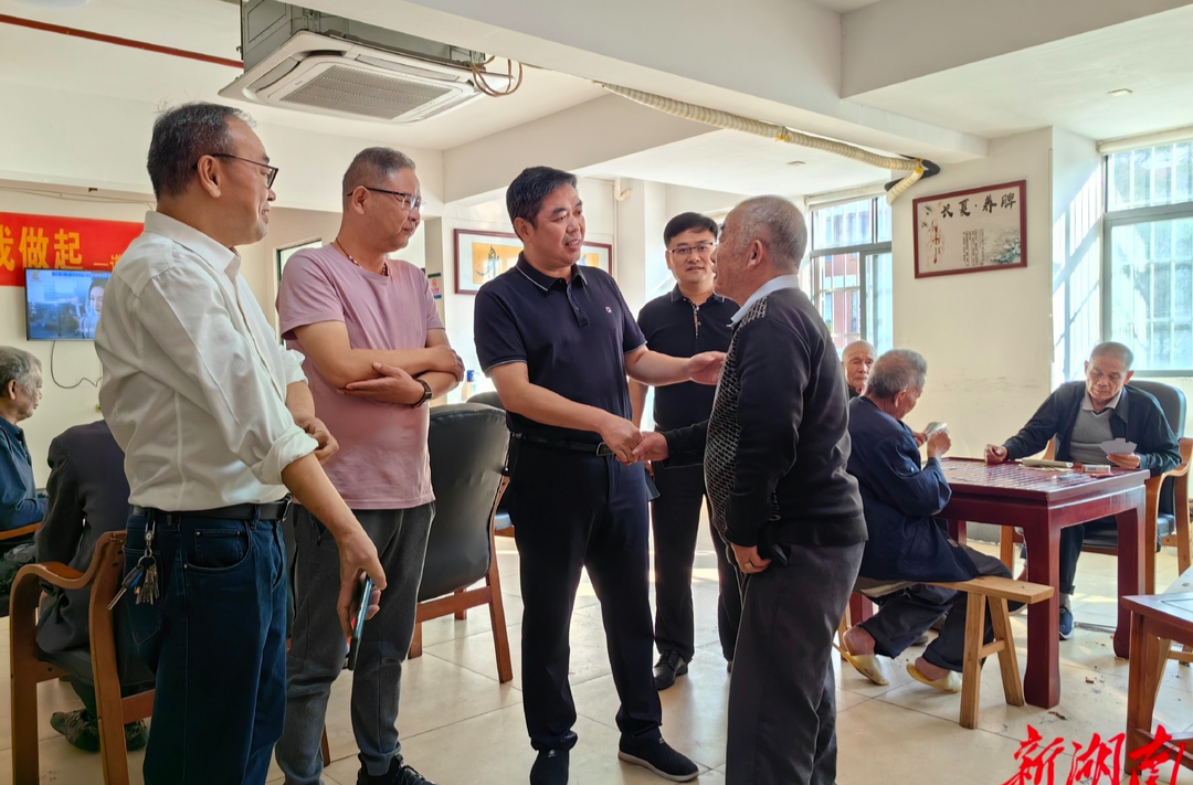 李天明走访慰问退休老干部和颐养中心老人