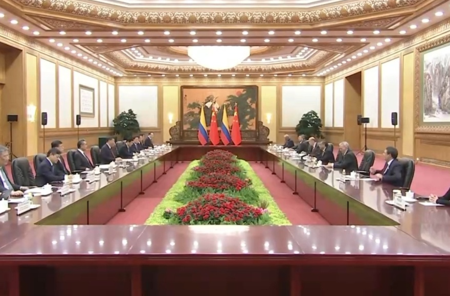 习近平同哥伦比亚总统佩特罗会谈