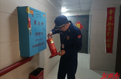 溆浦县消防救援大队深入高层住宅小区检查   持续优化营商环境