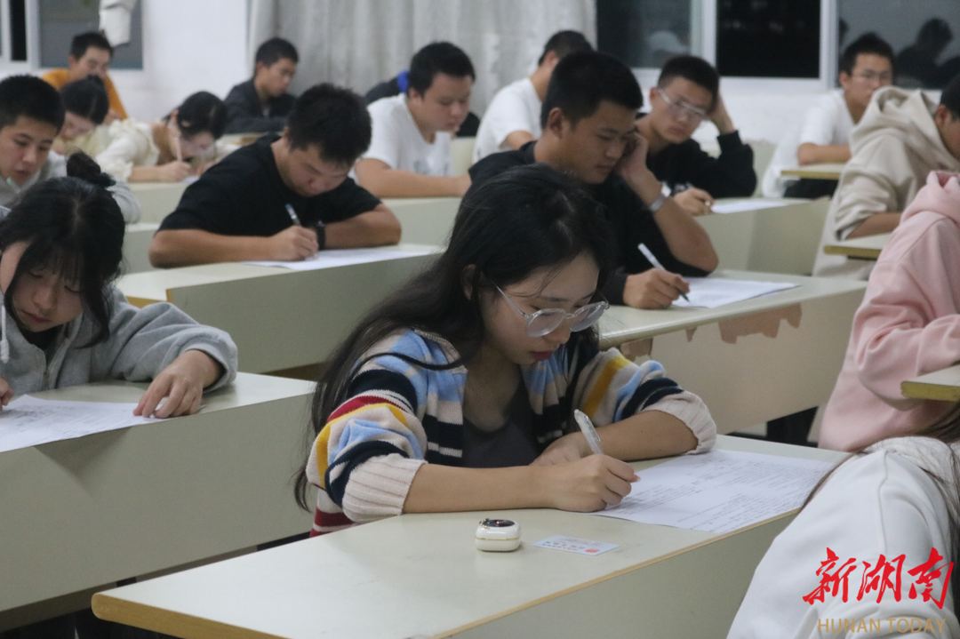 湖南交通职院建筑工程学院开展新生入学教育考试