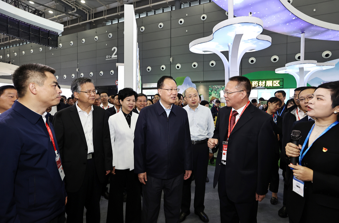 毛伟明参观第二十四届农博会:更多更好地呈现农业高质量发展成果
