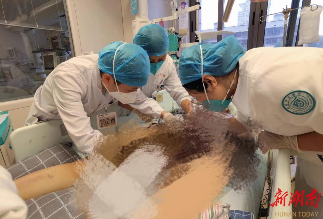 一伤一痛总关情——记中南大学湘雅二医院伤口门诊负责人杨静和她的团队