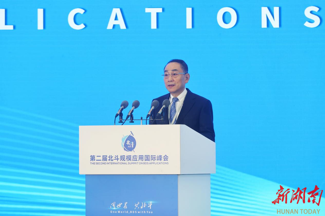 中联重科董事长詹纯新出席第二届北斗规模应用国际峰会