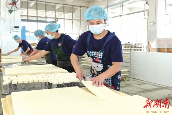 拧紧质量“安全阀” 助力产业大发展——武冈市市场监督管理局护航地方特色食品产业高质量发展综述_邵阳头条网