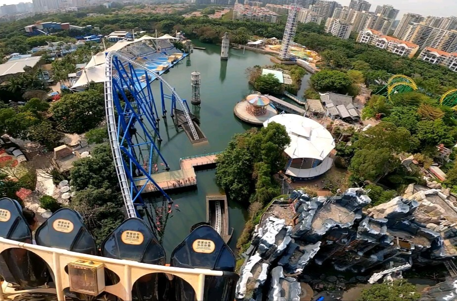 多种因素埋下隐患 如何系好大型游乐设施“安全带”？