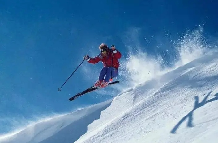 冬季旅游热度攀升，全国滑雪场门票预订量较2019年增长147%