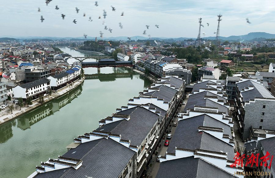 11月19日,洞口县高沙镇古城区,景色宜人.
