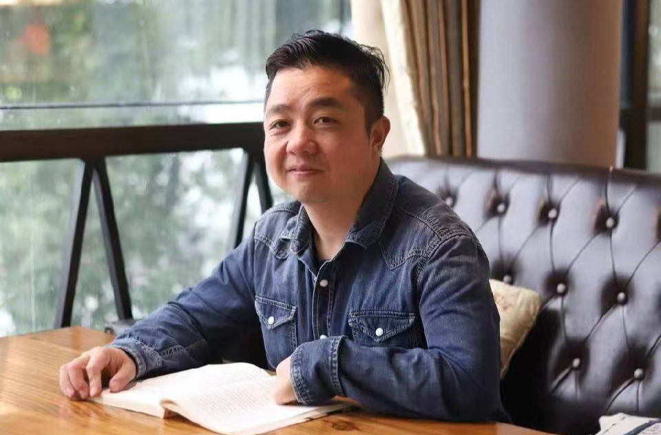 凌陈——用阅读点亮生活的“书屋守护者”