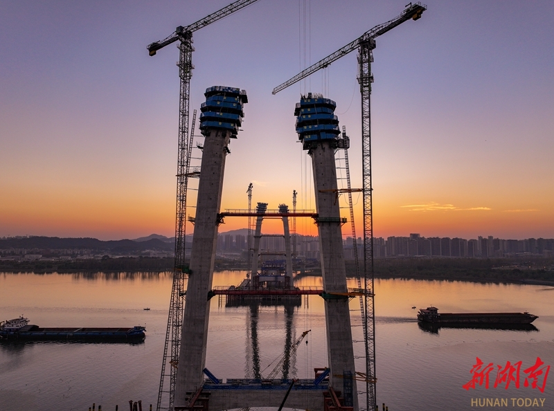 长沙兴联路大通道过江大桥建设正酣