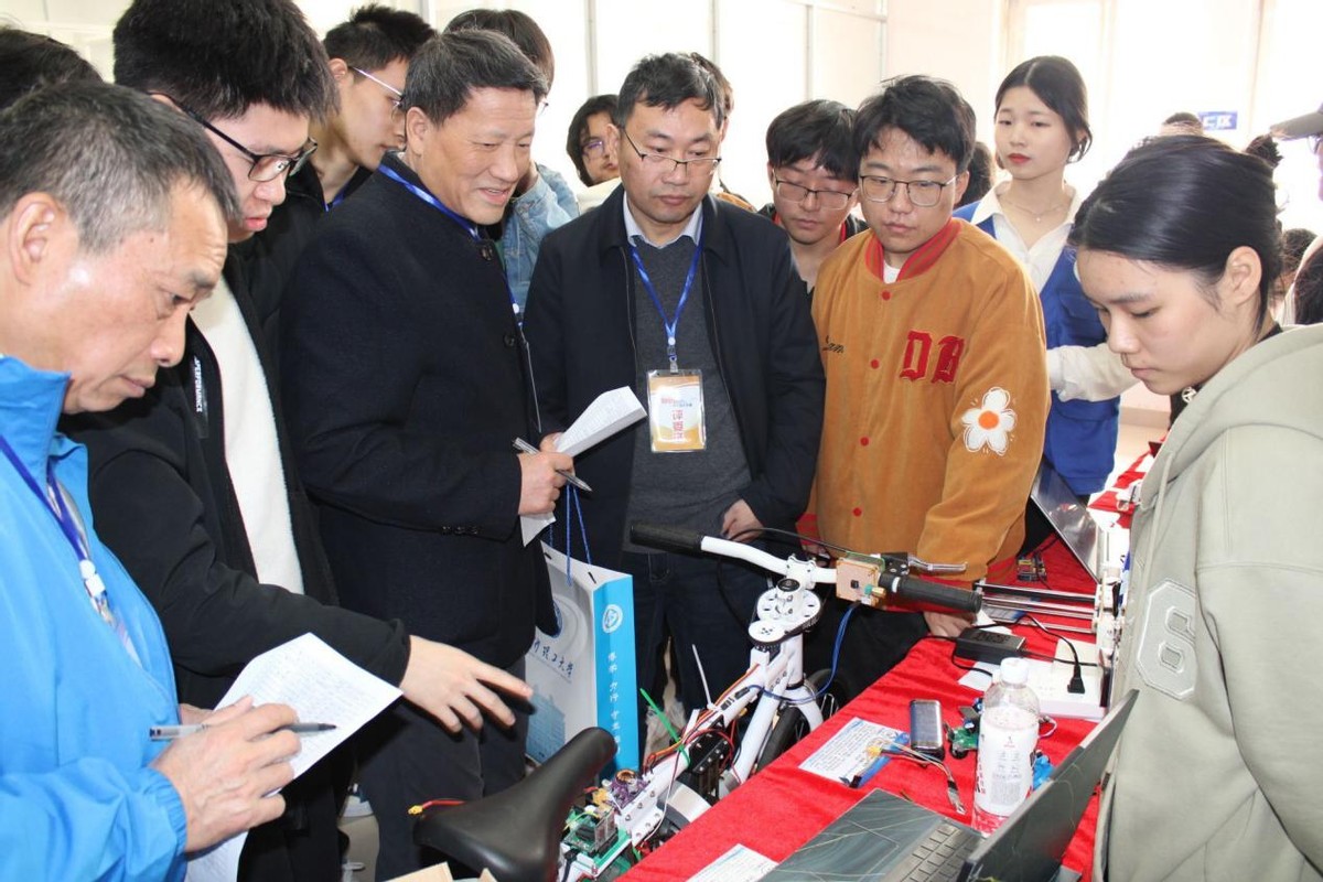 长沙理工大学举办第十八届“惠科物电杯”电子设计创新大赛