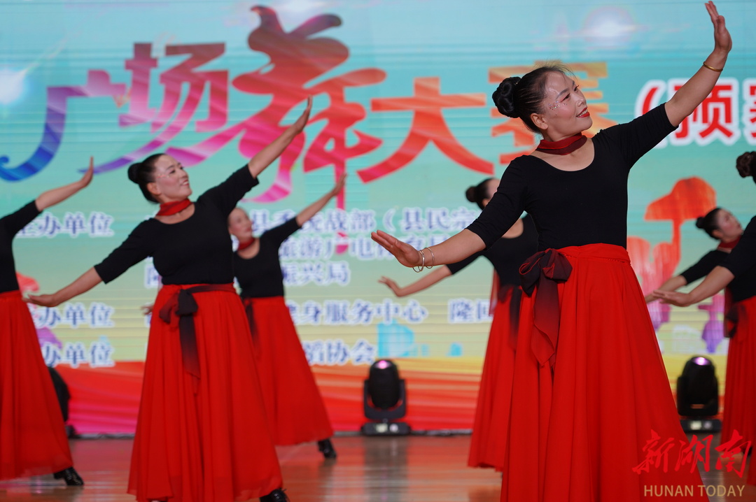 隆回举行大型广场舞比赛_邵阳头条网