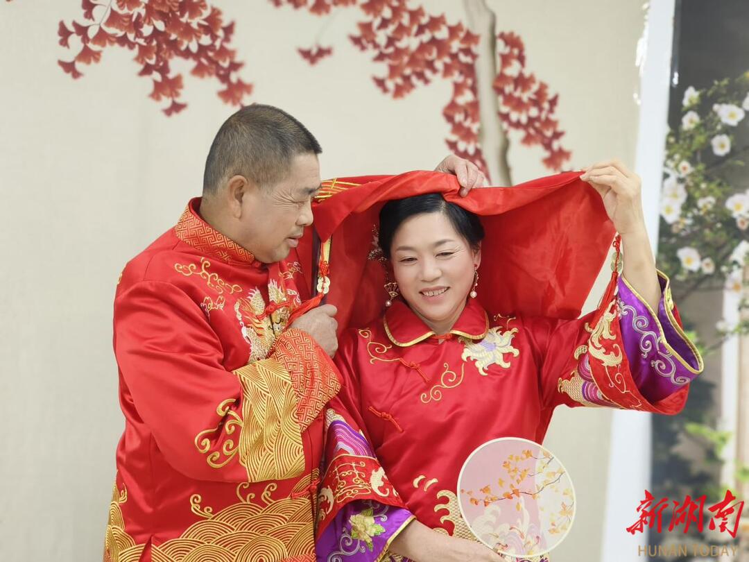 长沙谷丰社区:开展"幸福圆梦 温暖谷丰"结婚纪念照公益拍摄活动