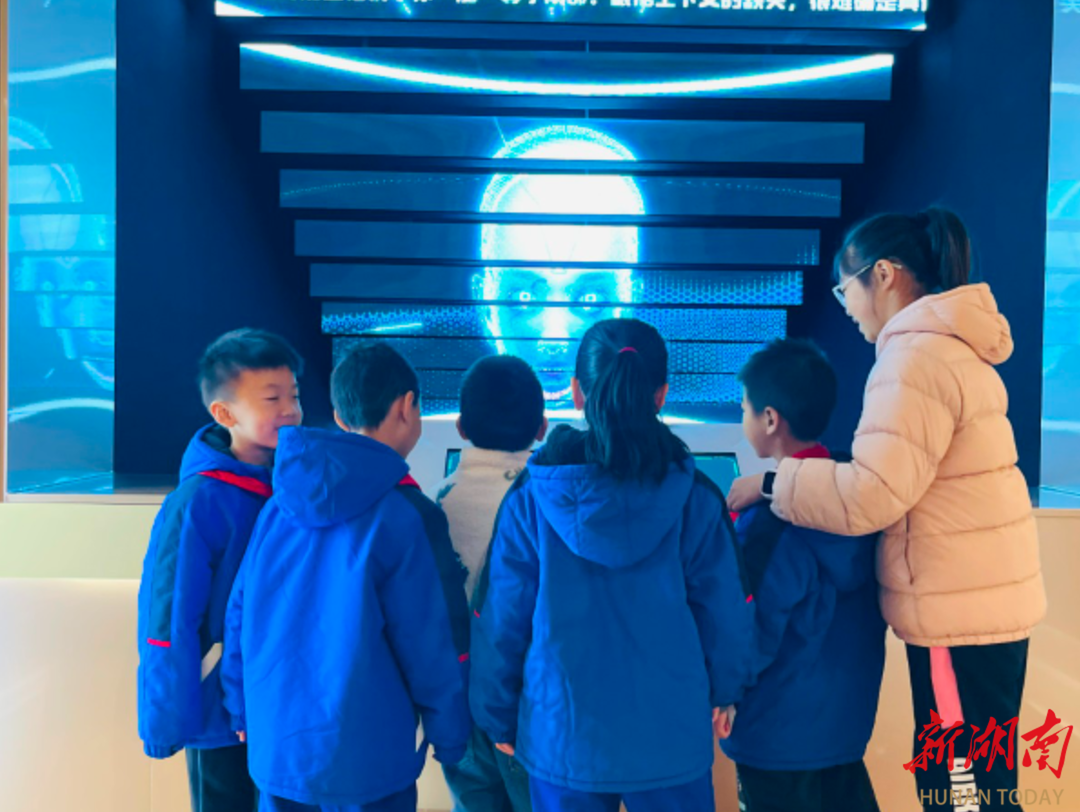 长沙市实验小学2209班明心读书会走读湘江新区城市馆
