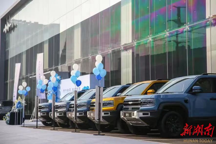 湖南首批方程豹汽车集中交付 雨花区加快建设“新能源汽车之城”