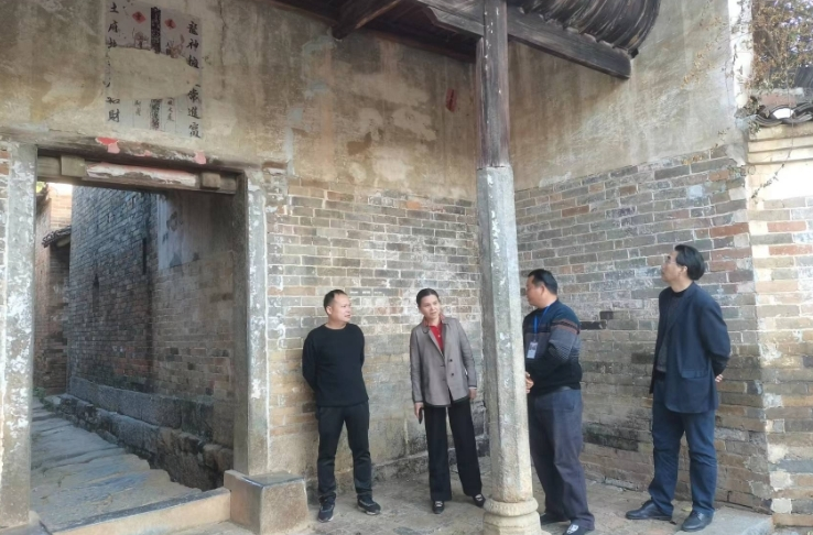 吴红燕到大石桥乡，深入调研文化企业和古村落保护工作